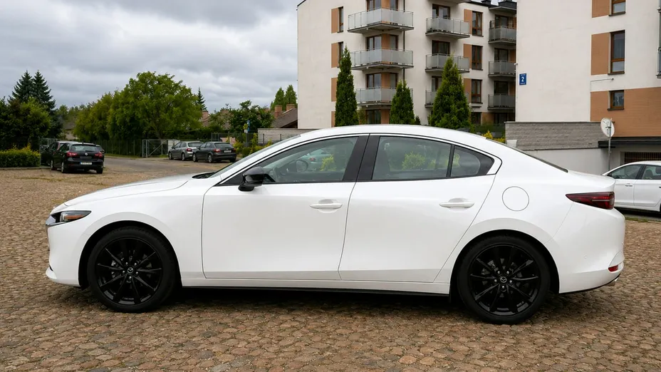 MAZDA 3 -