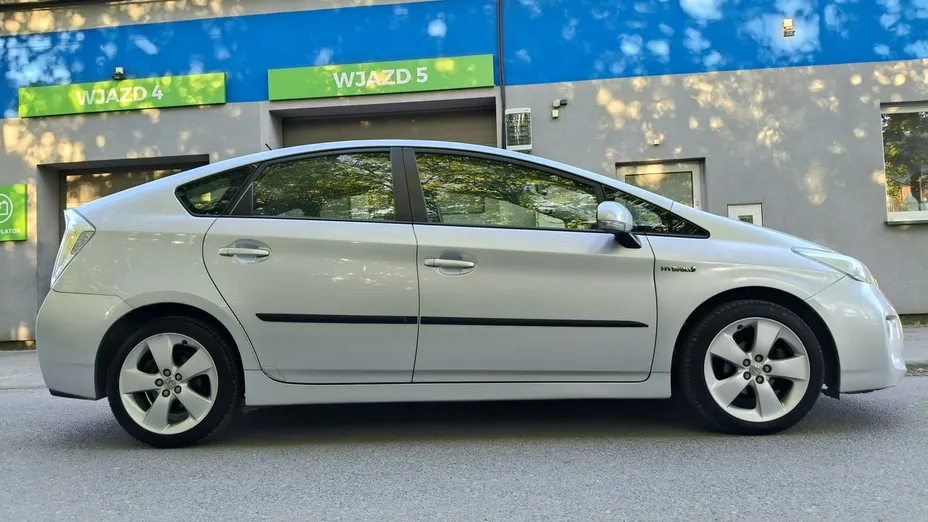 TOYOTA Prius -