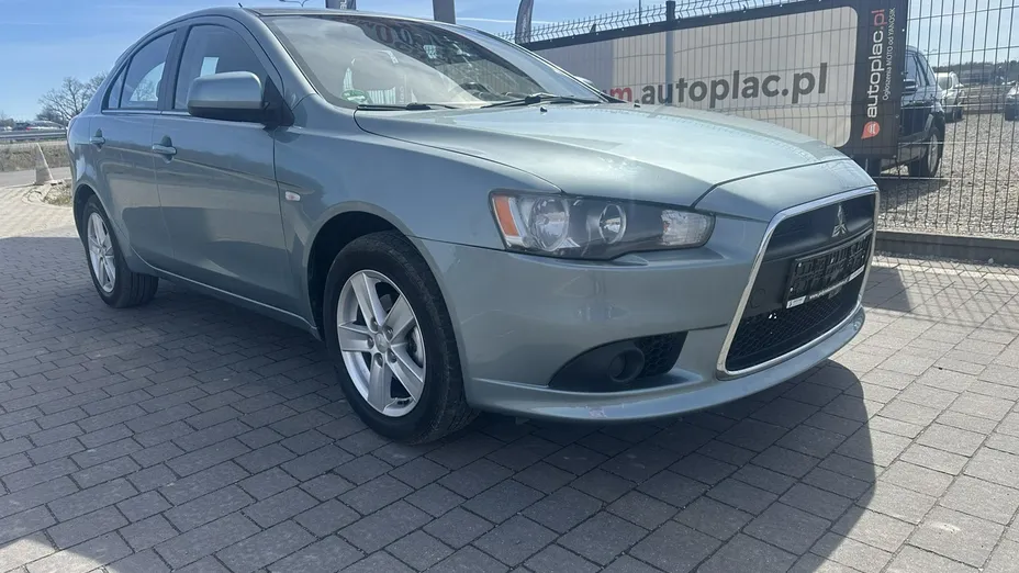 MITSUBISHI Lancer -