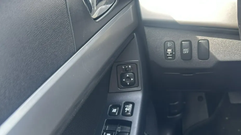 MITSUBISHI Lancer -