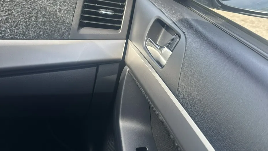 MITSUBISHI Lancer -