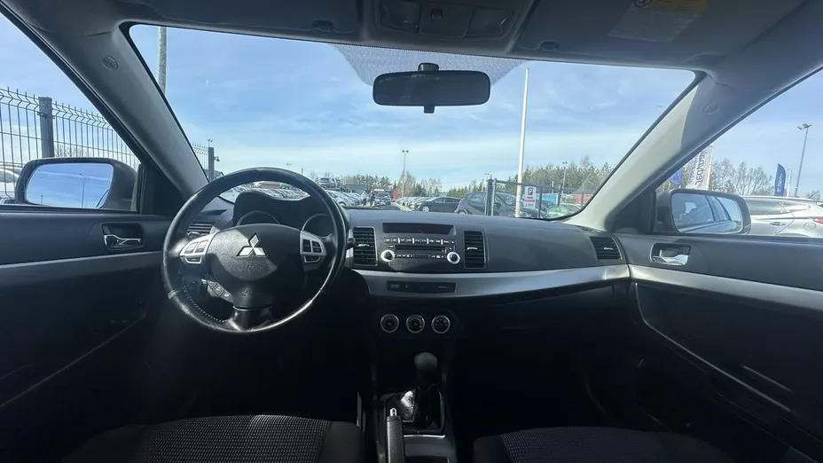MITSUBISHI Lancer -