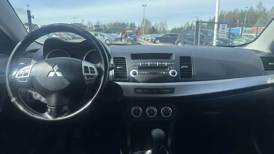 MITSUBISHI Lancer -