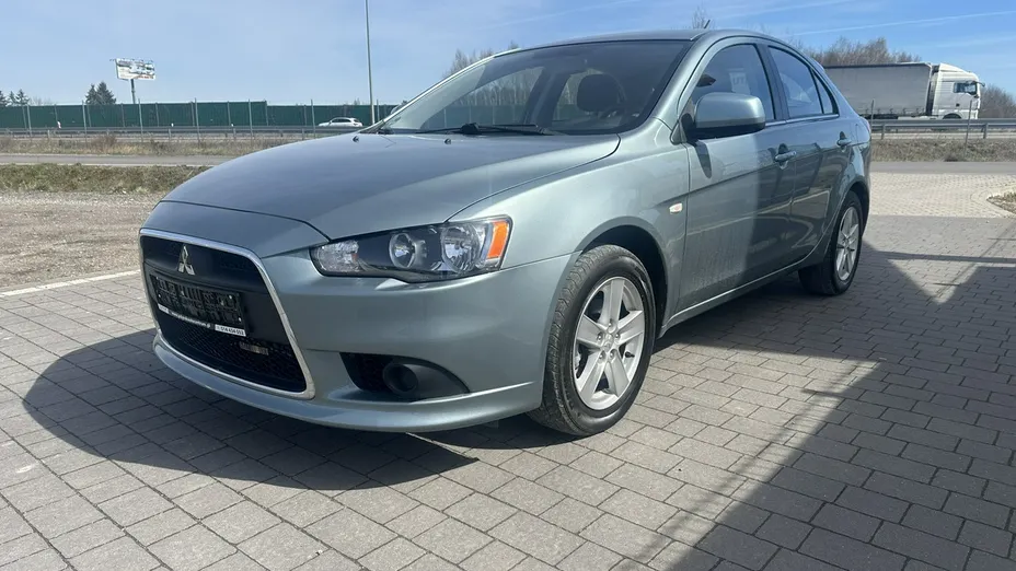 MITSUBISHI Lancer -