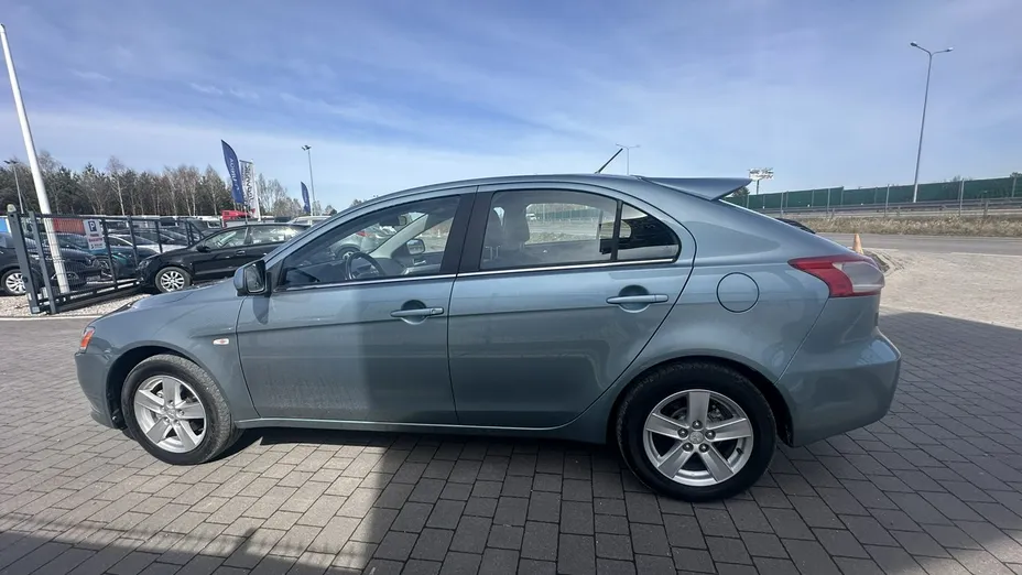 MITSUBISHI Lancer -