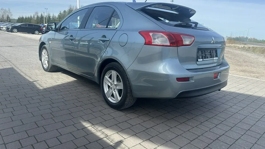 MITSUBISHI Lancer -