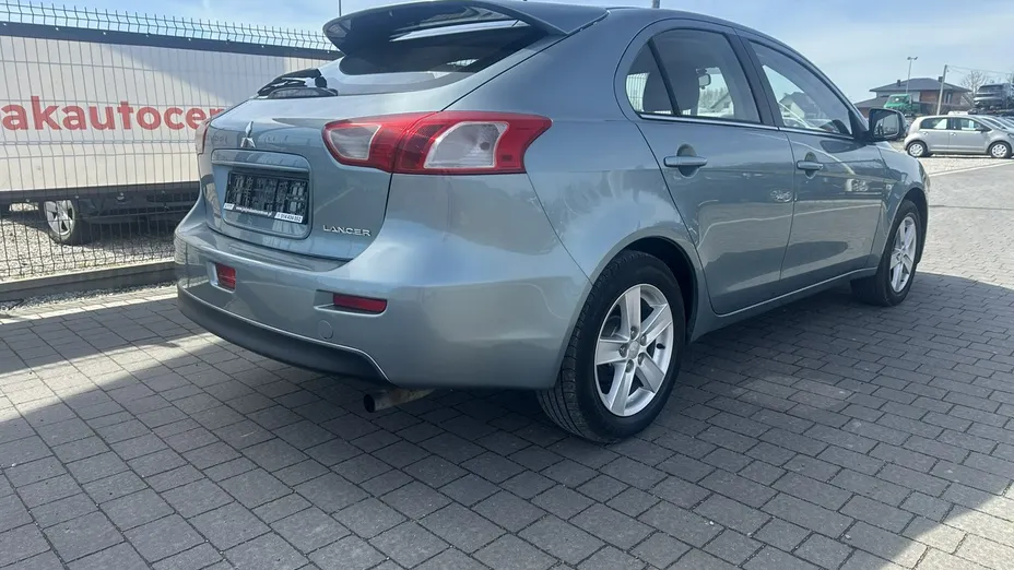 MITSUBISHI Lancer -