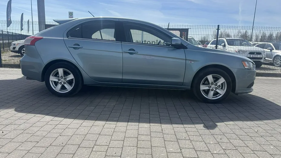 MITSUBISHI Lancer -