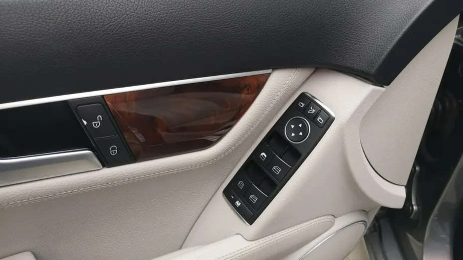 MERCEDES-BENZ C Klasa -