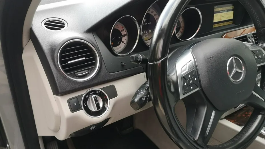 MERCEDES-BENZ C Klasa -