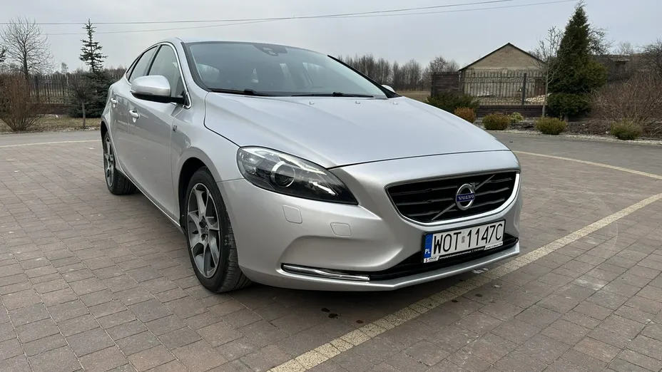 VOLVO V40 -
