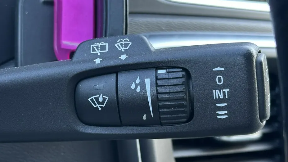 VOLVO V40 -