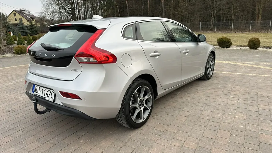 VOLVO V40 -