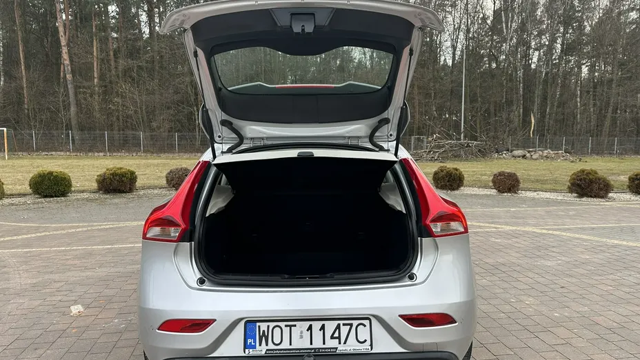 VOLVO V40 -