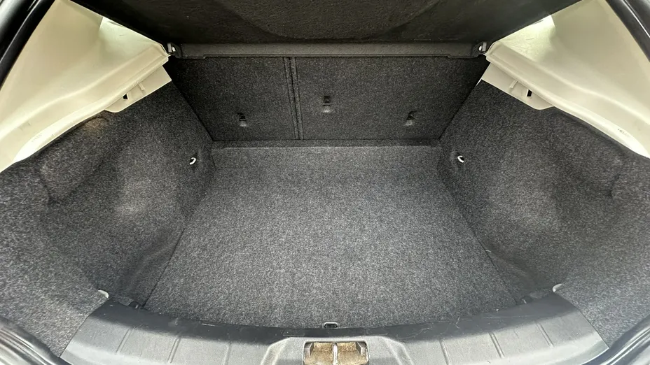 VOLVO V40 -