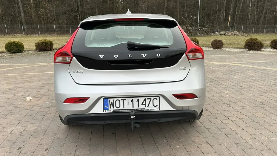 VOLVO V40 -