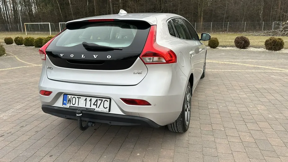 VOLVO V40 -