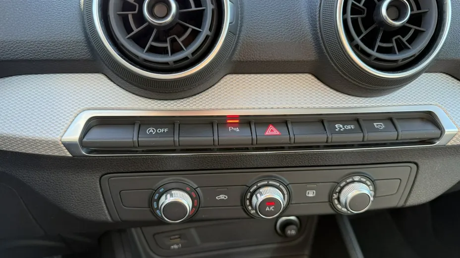 AUDI Q2 -