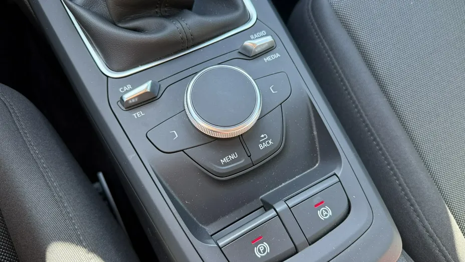 AUDI Q2 -