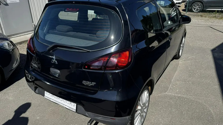 MITSUBISHI Colt -
