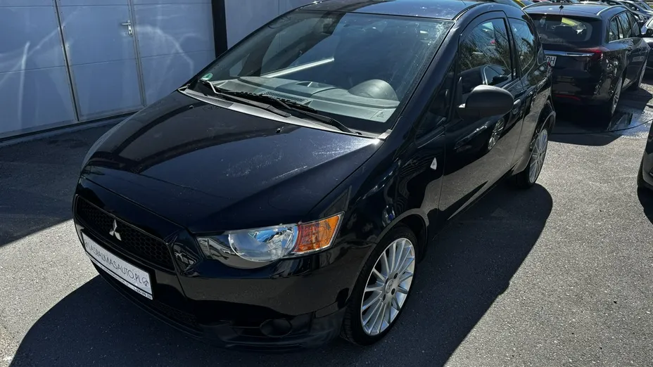 MITSUBISHI Colt -