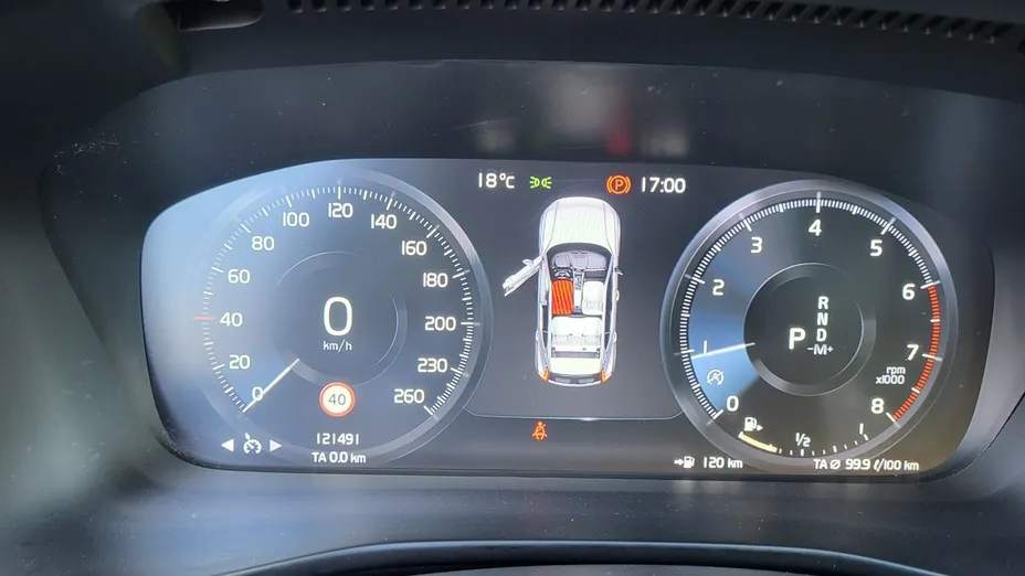 VOLVO XC40 -