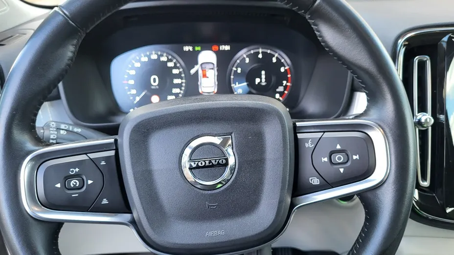 VOLVO XC40 -