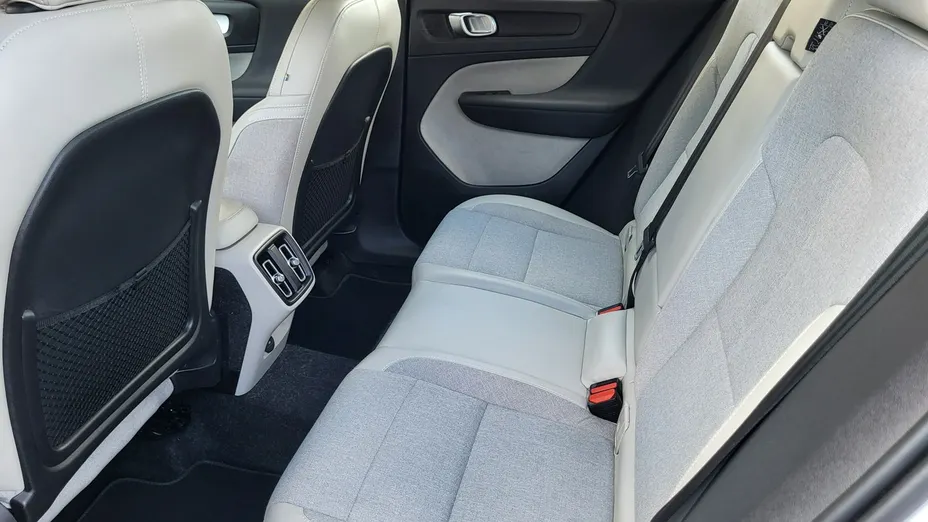VOLVO XC40 -