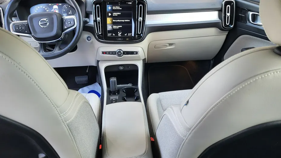 VOLVO XC40 -
