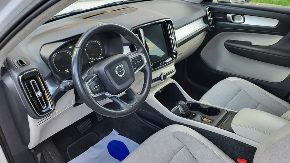 VOLVO XC40 -