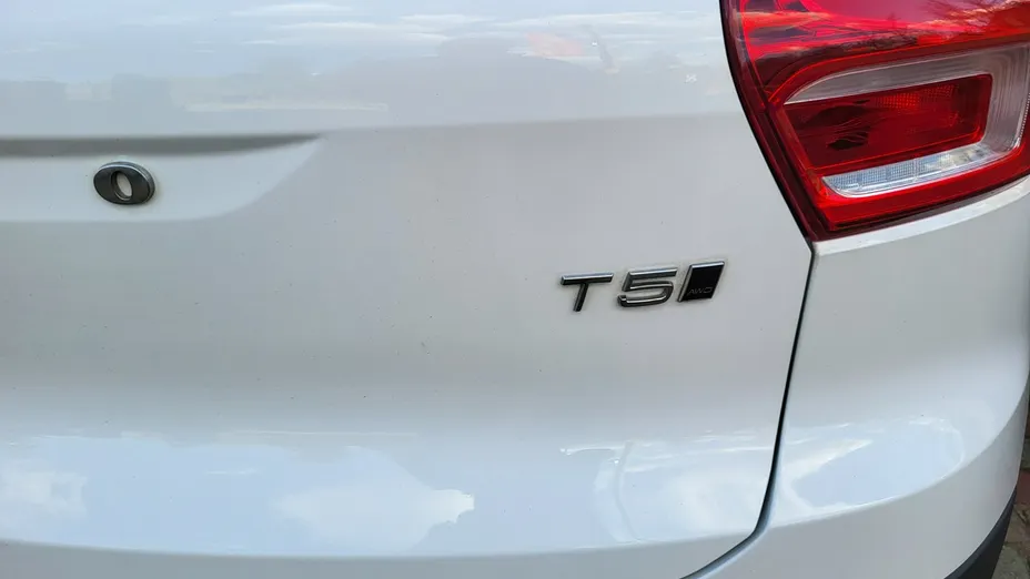VOLVO XC40 -