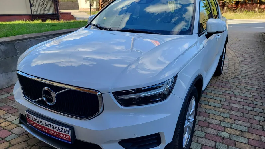 VOLVO XC40 -