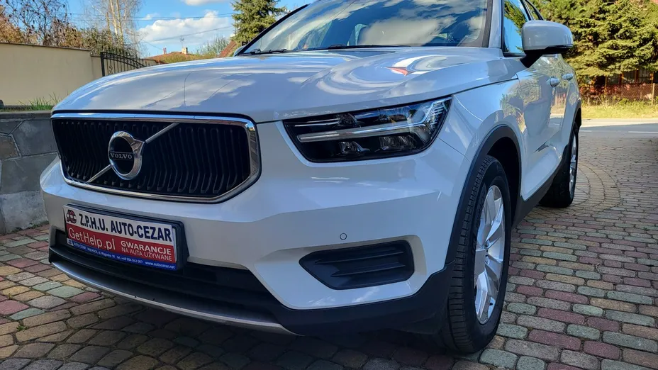 VOLVO XC40 -