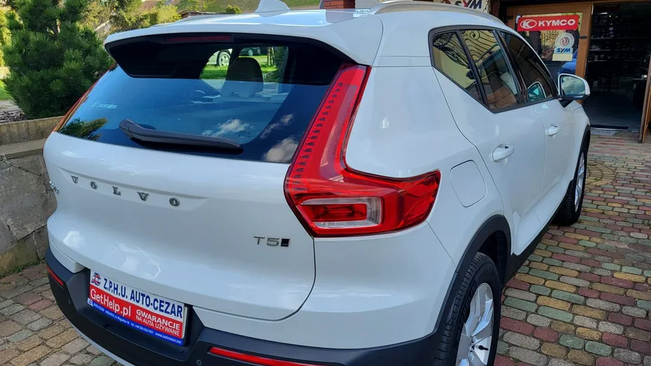 VOLVO XC40 -
