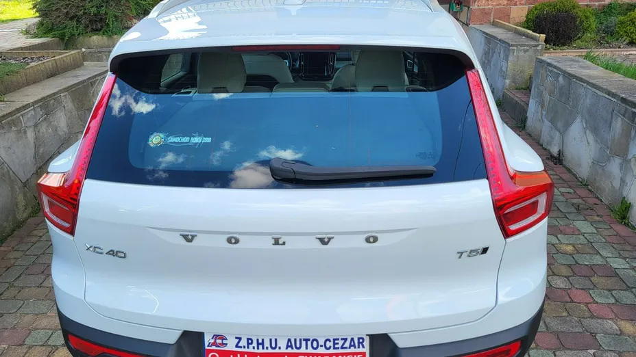 VOLVO XC40 -