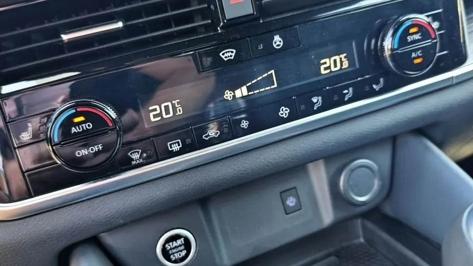 NISSAN Qashqai -