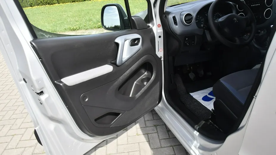 PEUGEOT Partner -