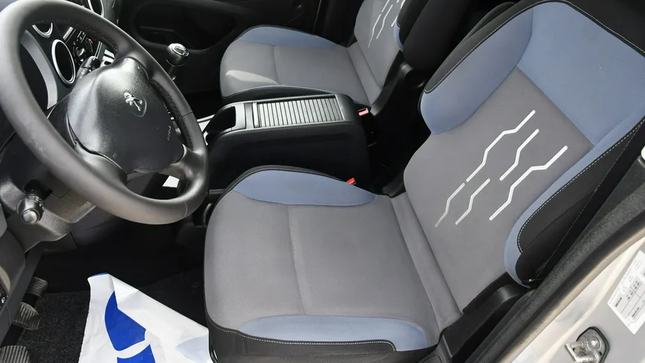 PEUGEOT Partner -