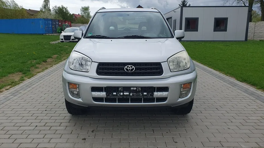 TOYOTA RAV4 -