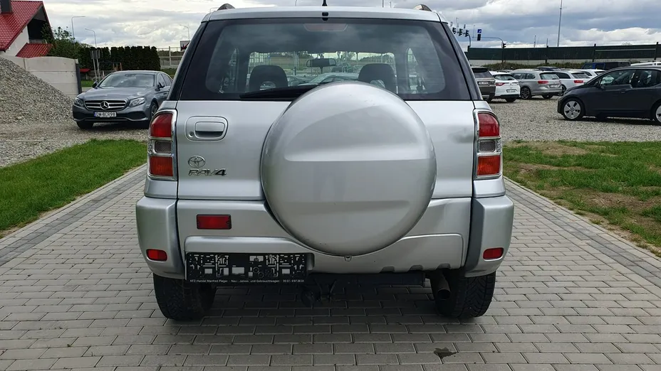 TOYOTA RAV4 -