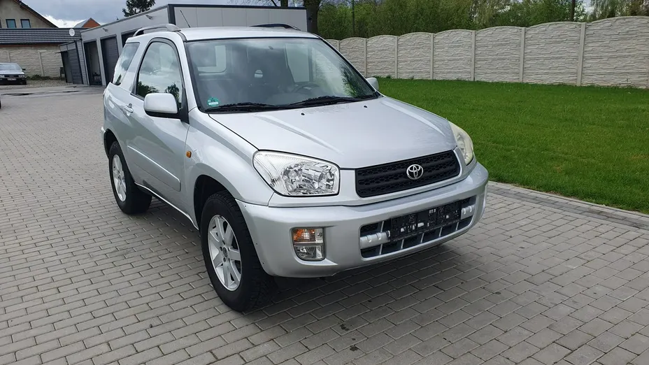 TOYOTA RAV4 -