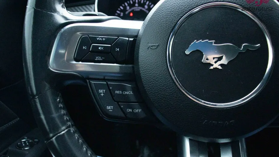 FORD Mustang -
