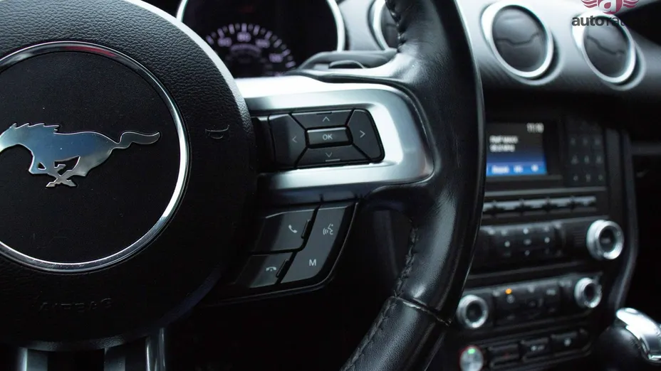FORD Mustang -