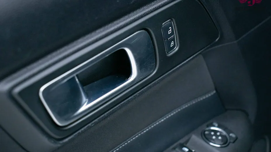 FORD Mustang -