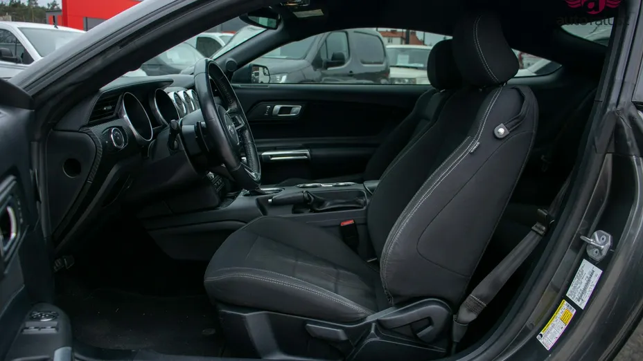 FORD Mustang -