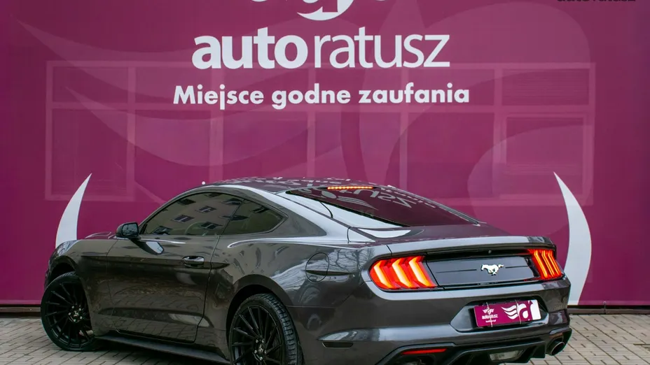 FORD Mustang -