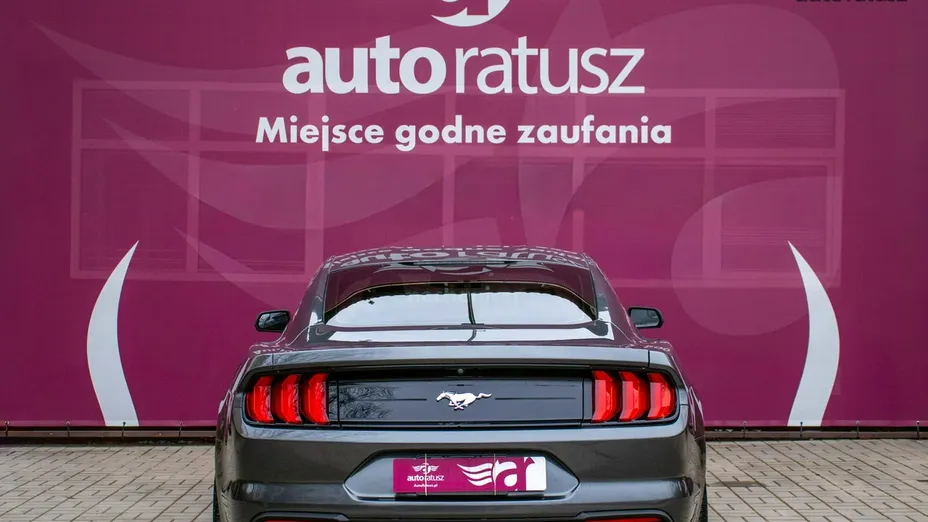 FORD Mustang -