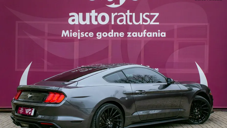 FORD Mustang -