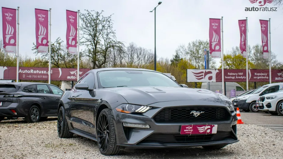 FORD Mustang -