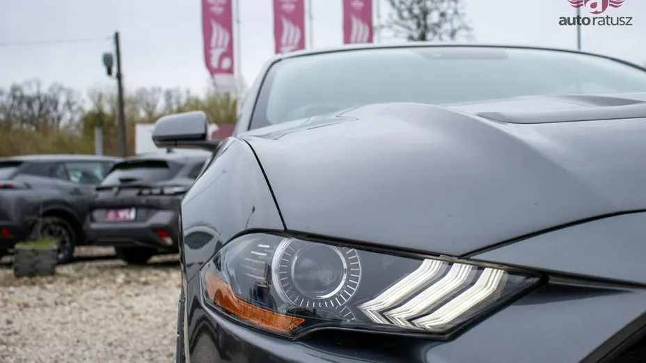 FORD Mustang -